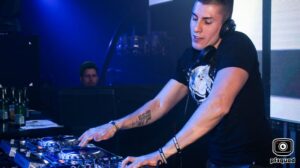 2016-05-04-f-noize-vs-andy-the-core-5-hours-solo-rodenburg-img_5246