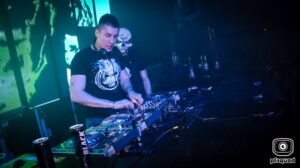 2016-05-04-f-noize-vs-andy-the-core-5-hours-solo-rodenburg-img_5366