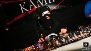 2017-03-10-kamikaze-in-smurfenland-the-mansion-img_9233